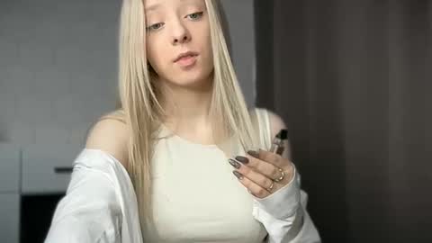 Luna online show from 03/31/26, 02:13