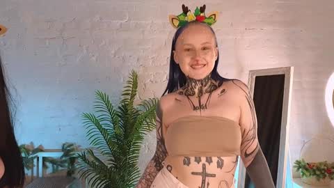 Snapshot of goth_babydoll chatting on 01/03/25, 05:10 Benny online show from 01/03/25, 05:10