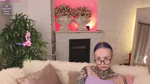 Snapshot of goth_babydoll chatting on 03/05/25, 01:50 Benny online show from 03/05/25, 01:50