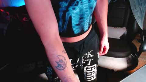 Kris online show from 11/28/25, 11:02