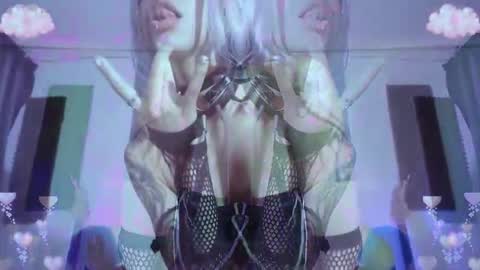        online show from 11/12/25, 03:18