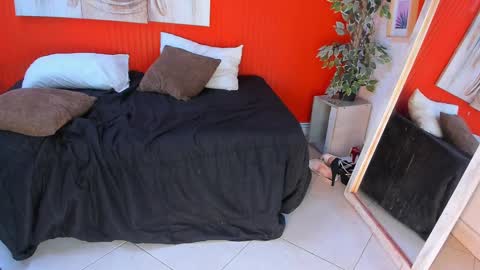 grace online show from 10/26/25, 01:39