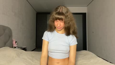 Snapshot of gracefulcharm_ chatting on 01/19/25, 06:31 Daria online show from 01/19/25, 06:31