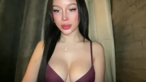 Snapshot of greatpretenderxxx chatting on 12/18/25, 06:36 Marie Pelie online show from 12/18/25, 06:36