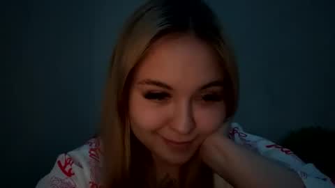 Snapshot of green_eyes_twinkl chatting on 02/02/25, 07:35 Lina 3 online show from 02/02/25, 07:35
