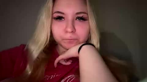 Snapshot of green_eyes_twinkl chatting on 03/16/26, 05:39 Lina 3 online show from 03/16/26, 05:39