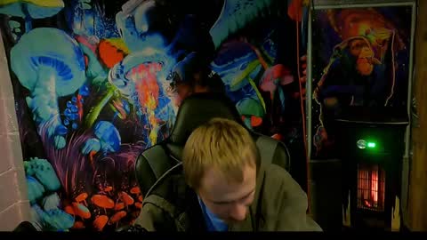 Snapshot of greenlungs8195 chatting on 12/20/24, 05:47 Greenlungs8195 online show from 12/20/24, 05:47