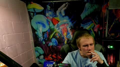 Snapshot of greenlungs8195 chatting on 12/29/24, 09:39 Greenlungs8195 online show from 12/29/24, 09:39