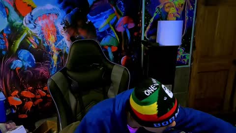 Snapshot of greenlungs8195 chatting on 02/08/25, 09:13 Greenlungs8195 online show from 02/08/25, 09:13