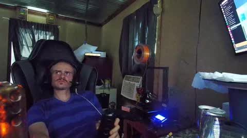 Snapshot of greenlungs8195 chatting on 10/06/25, 07:44 Greenlungs8195 online show from 10/06/25, 07:44