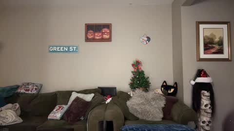 Snapshot of greenxxxqueen chatting on 12/21/24, 04:19 SexQueen Nikki online show from 12/21/24, 04:19