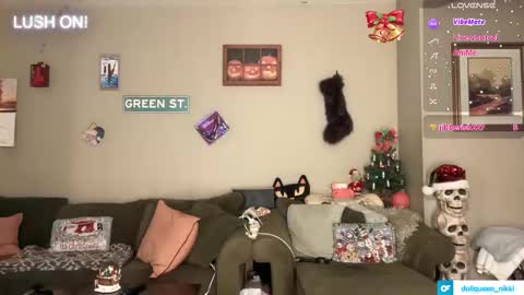 Snapshot of greenxxxqueen chatting on 11/14/25, 02:43 SexQueen Nikki online show from 11/14/25, 02:43