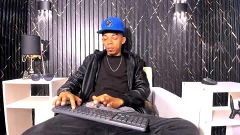 GregorySforza online show from 10/21/25, 11:44