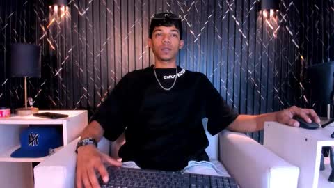 GregorySforza online show from 12/17/25, 06:36