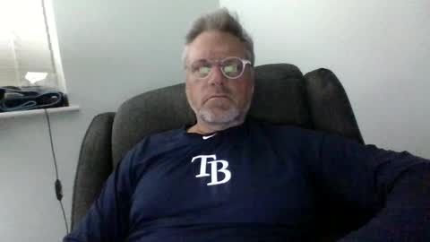 Snapshot of gregthickdix chatting on 11/08/25, 04:23 mmm hmmm online show from 11/08/25, 04:23