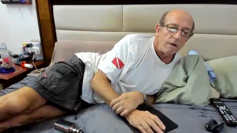 Grey.  If viewing your cam I am more likely to stay if you show your face. online show from 12/04/24, 07:50