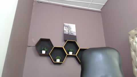 Snapshot of greys_ath chatting on 12/21/24, 07:35 greys online show from 12/21/24, 07:35