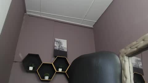 Snapshot of greys_ath chatting on 02/05/25, 03:45 greys online show from 02/05/25, 03:45