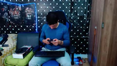 Snapshot of griego01 chatting on 09/17/25, 12:12 griego01 online show from 09/17/25, 12:12