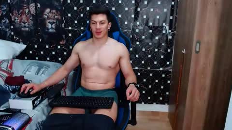 Snapshot of griego01 chatting on 12/17/25, 01:33 griego01 online show from 12/17/25, 01:33