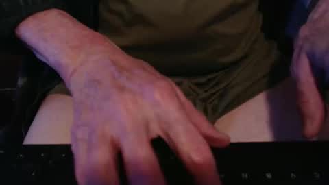 Snapshot of griz01 chatting on 01/10/26, 08:21 griz01 online show from 01/10/26, 08:21