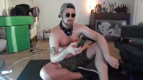 Snapshot of growingcub94 chatting on 01/29/25, 02:40 Alpha pup online show from 01/29/25, 02:40