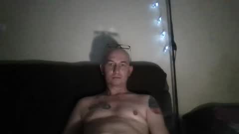 grzegorz40 online show from 10/31/25, 07:04