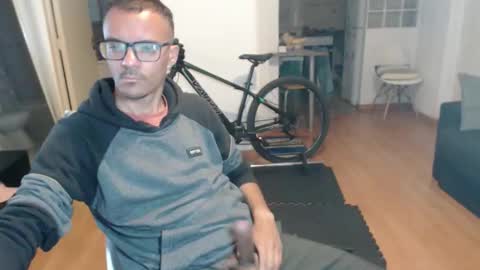 guachin_new online show from 11/23/25, 04:23