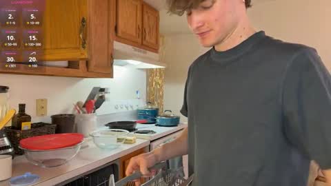 Snapshot of gucciboi4 chatting on 12/18/25, 04:02 gucciboi4 online show from 12/18/25, 04:02