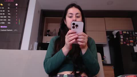 Snapshot of guccipussy1 chatting on 06/03/26, 01:25 Elena online show from 06/03/26, 01:25