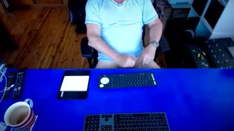 guesswhatigot2 online show from 10/25/25, 02:30