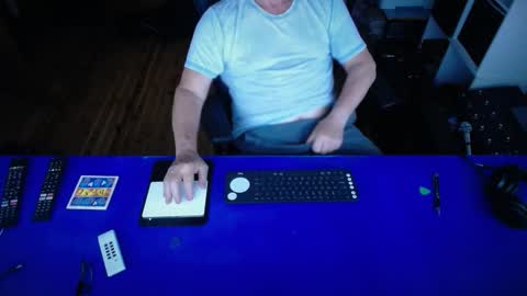 guesswhatigot2 online show from 11/27/25, 08:27