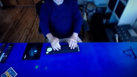 guesswhatigot2 online show from 02/15/26, 01:35