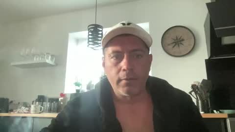 guil0 online show from 09/15/25, 09:42