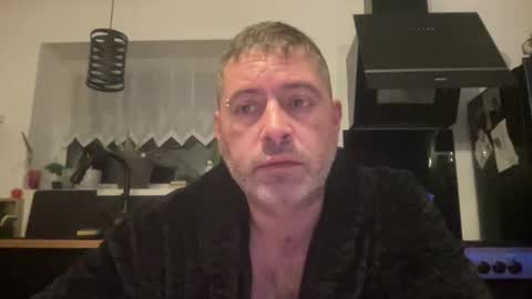 guil0 online show from 10/31/25, 07:42