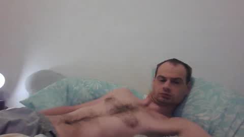 Snapshot of guil67728799 chatting on 11/27/25, 08:38 guil67728799 online show from 11/27/25, 08:38