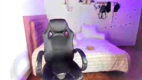 Hello Im Julieta Im 25 years old welcome to my room have fun and be happy. online show from 06/01/26, 01:18