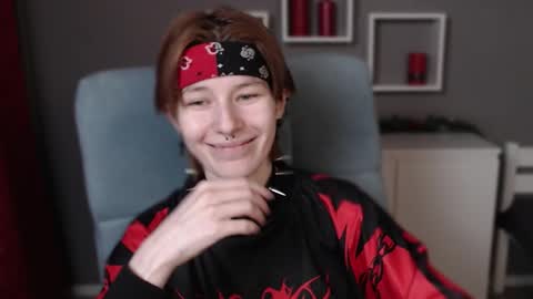 guitarandangell online show from 12/17/25, 06:25