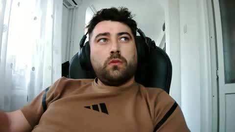 Snapshot of guliverreal chatting on 11/27/25, 11:01 guliverreal online show from 11/27/25, 11:01