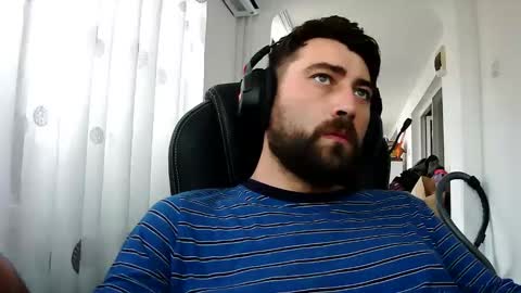 Snapshot of guliverreal chatting on 12/17/25, 11:27 guliverreal online show from 12/17/25, 11:27