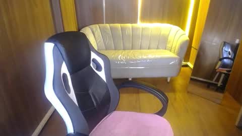 Snapshot of gumball_b chatting on 11/20/25, 03:28 gumball_b online show from 11/20/25, 03:28