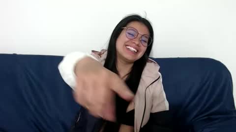 Vane blonde and Hazell black hair online show from 09/16/25, 07:26