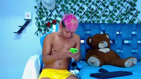 Hakim online show from 01/12/25, 01:58