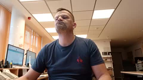 Snapshot of guschidick chatting on 10/16/25, 03:02 guschidick online show from 10/16/25, 03:02