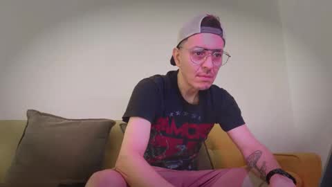 Snapshot of guselectric chatting on 09/22/25, 01:13 GUS online show from 09/22/25, 01:13