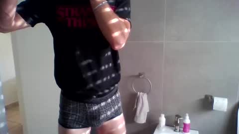 Snapshot of guy2015big chatting on 09/23/25, 02:53 Flo online show from 09/23/25, 02:53