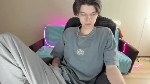 guy_liam1 online show from 12/21/24, 07:35