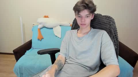 guy_liam1 online show from 10/21/25, 01:01