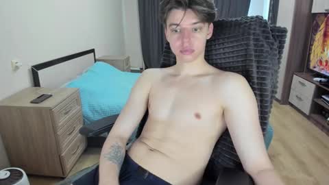 guy_liam1 online show from 02/15/26, 08:02