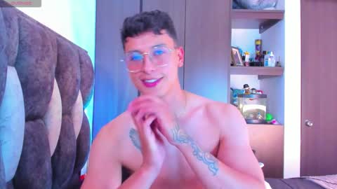 Snapshot of guy_twinks chatting on 09/25/25, 01:42 Gabriel online show from 09/25/25, 01:42